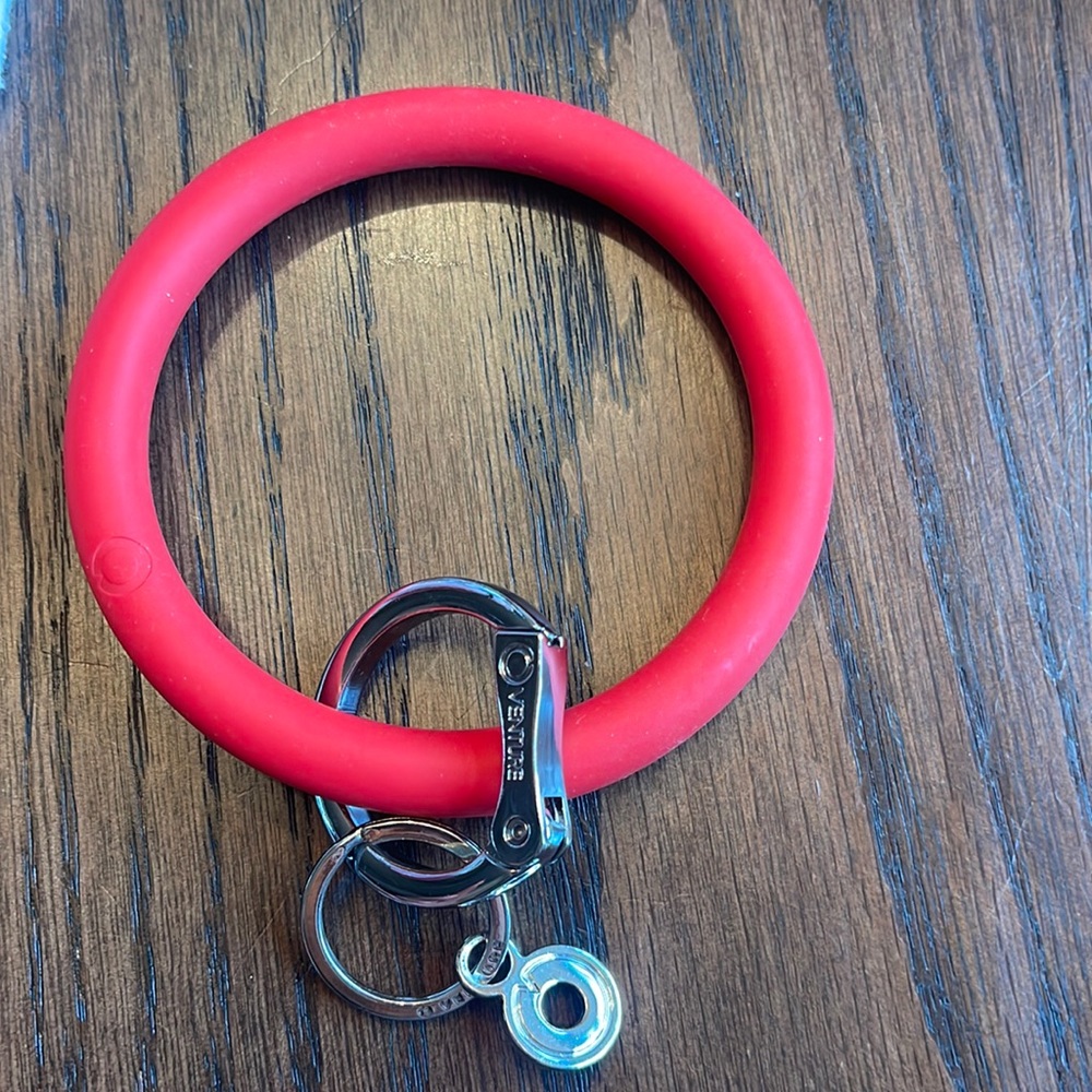 Oventure key ring.